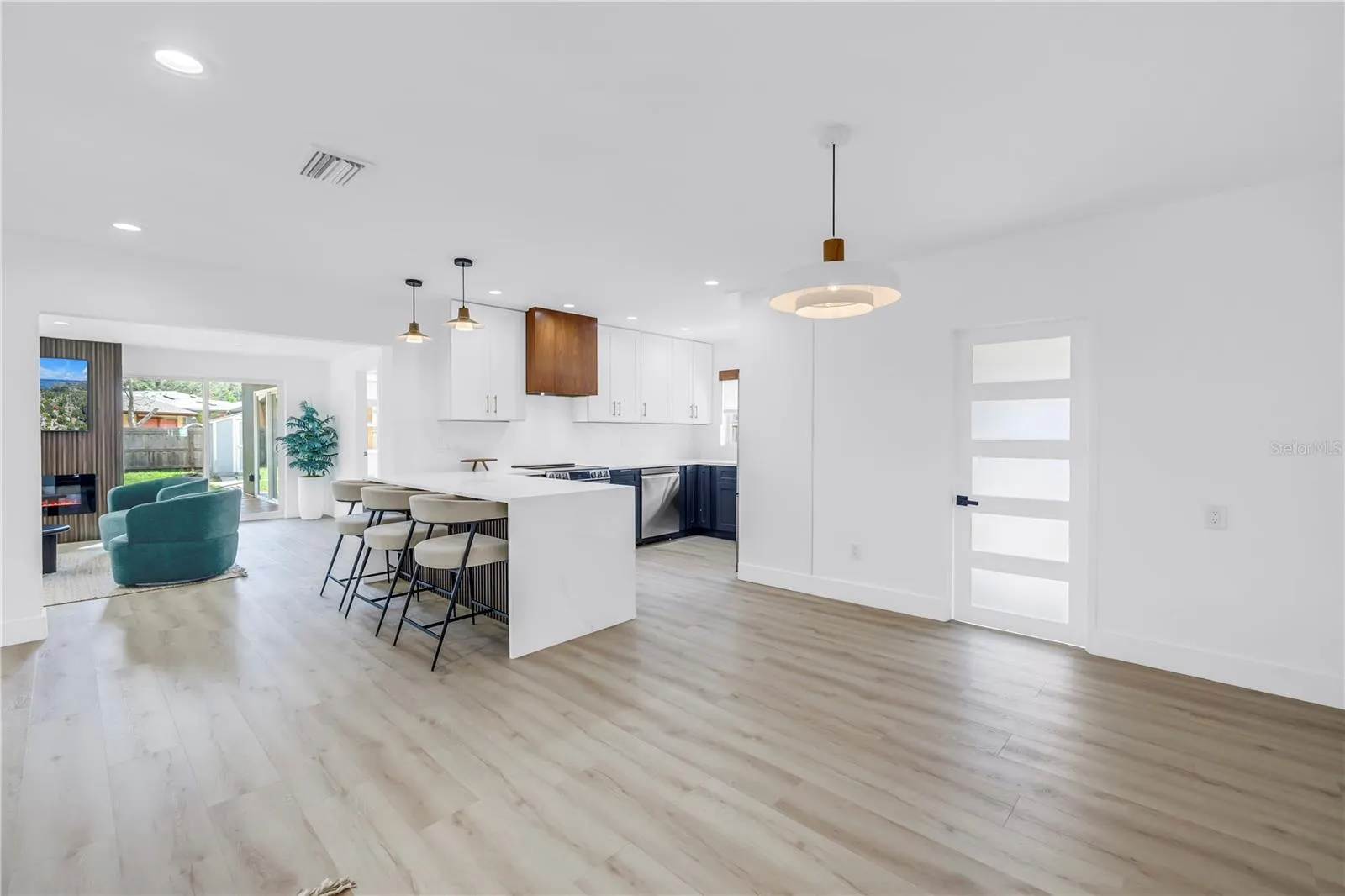 412 MIRA VISTA DR
