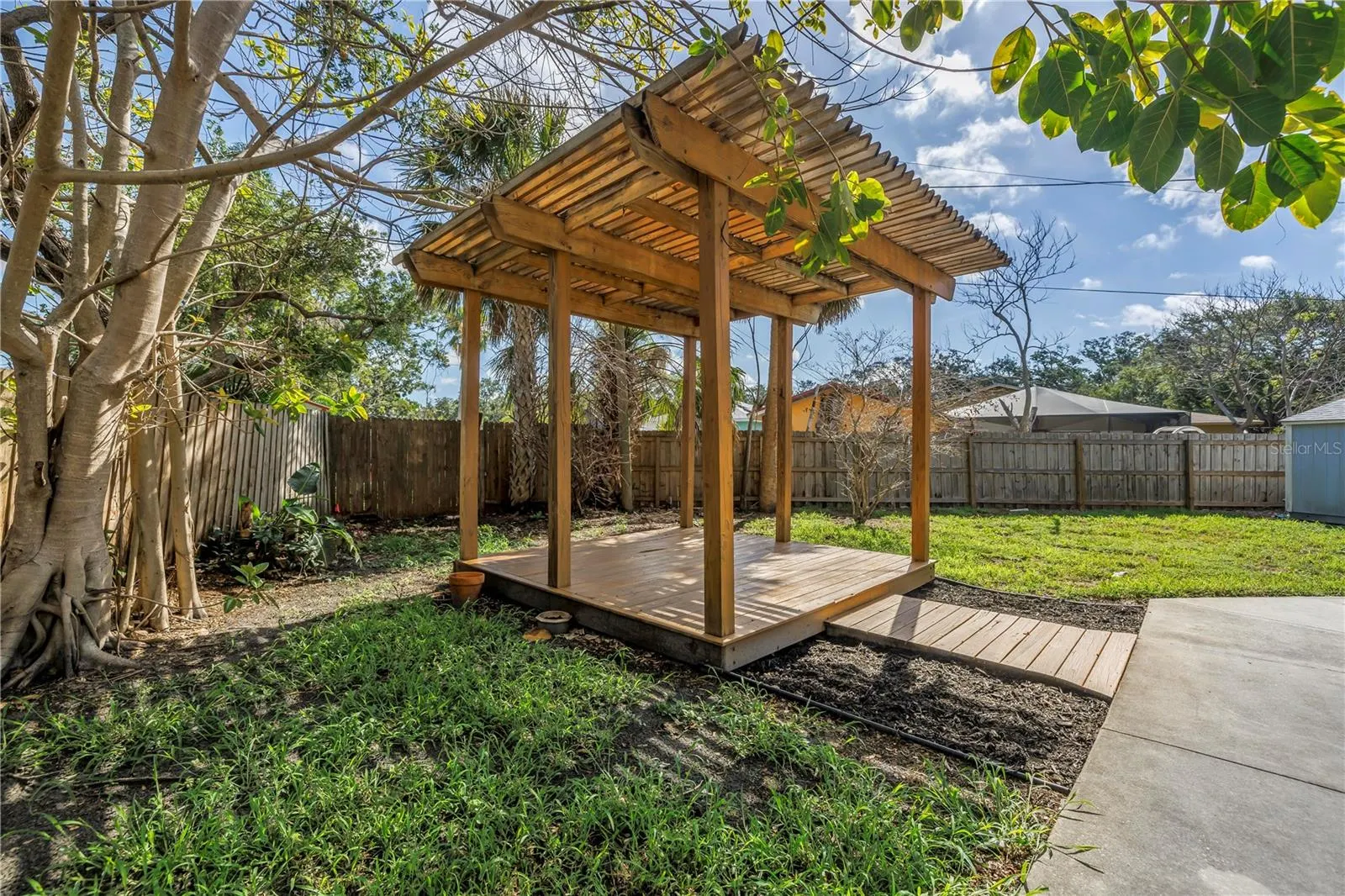 412 MIRA VISTA DR