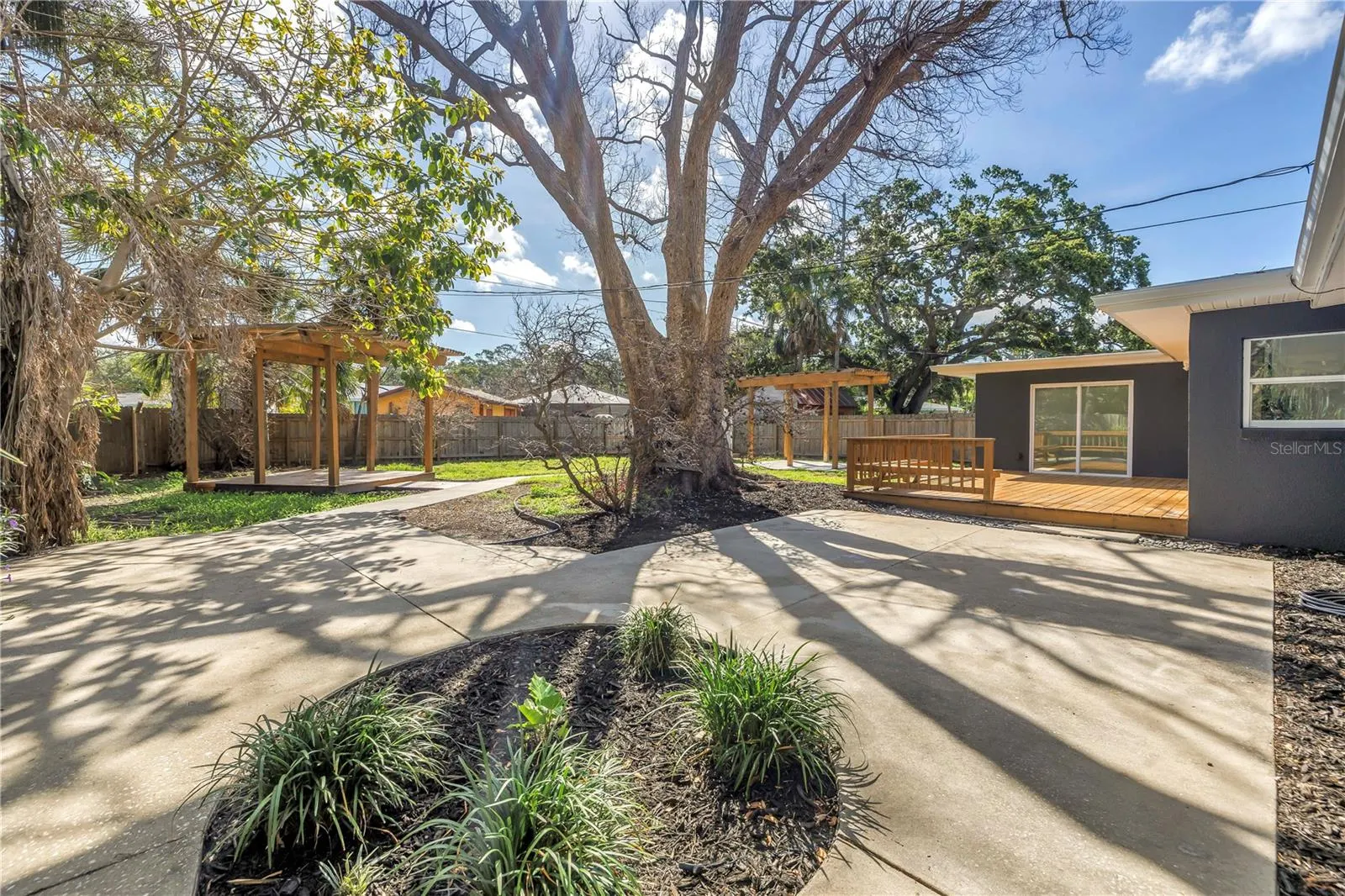 412 MIRA VISTA DR