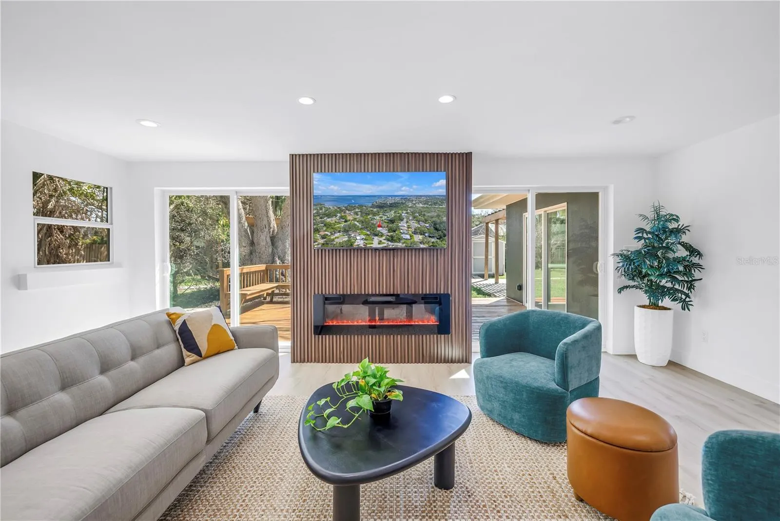 412 MIRA VISTA DR