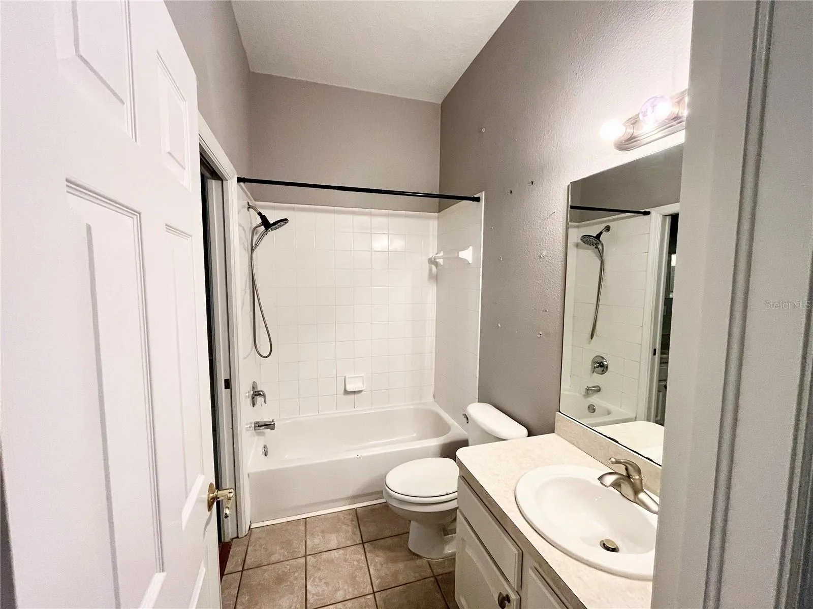 18805 DUQUESNE DR