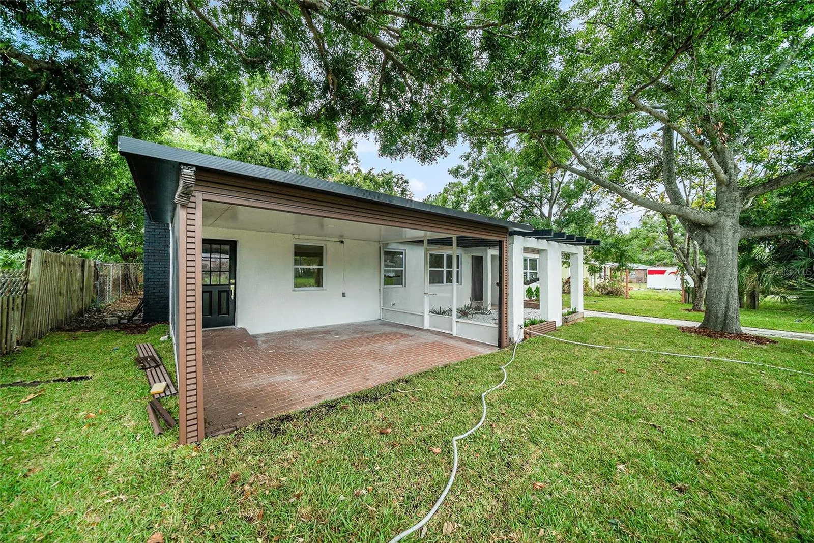 3812 W ROGERS AVE