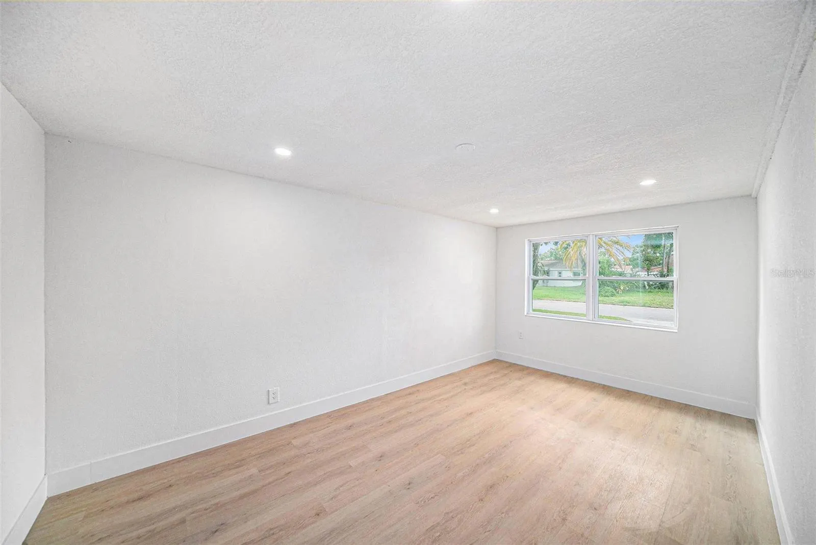 3812 W ROGERS AVE