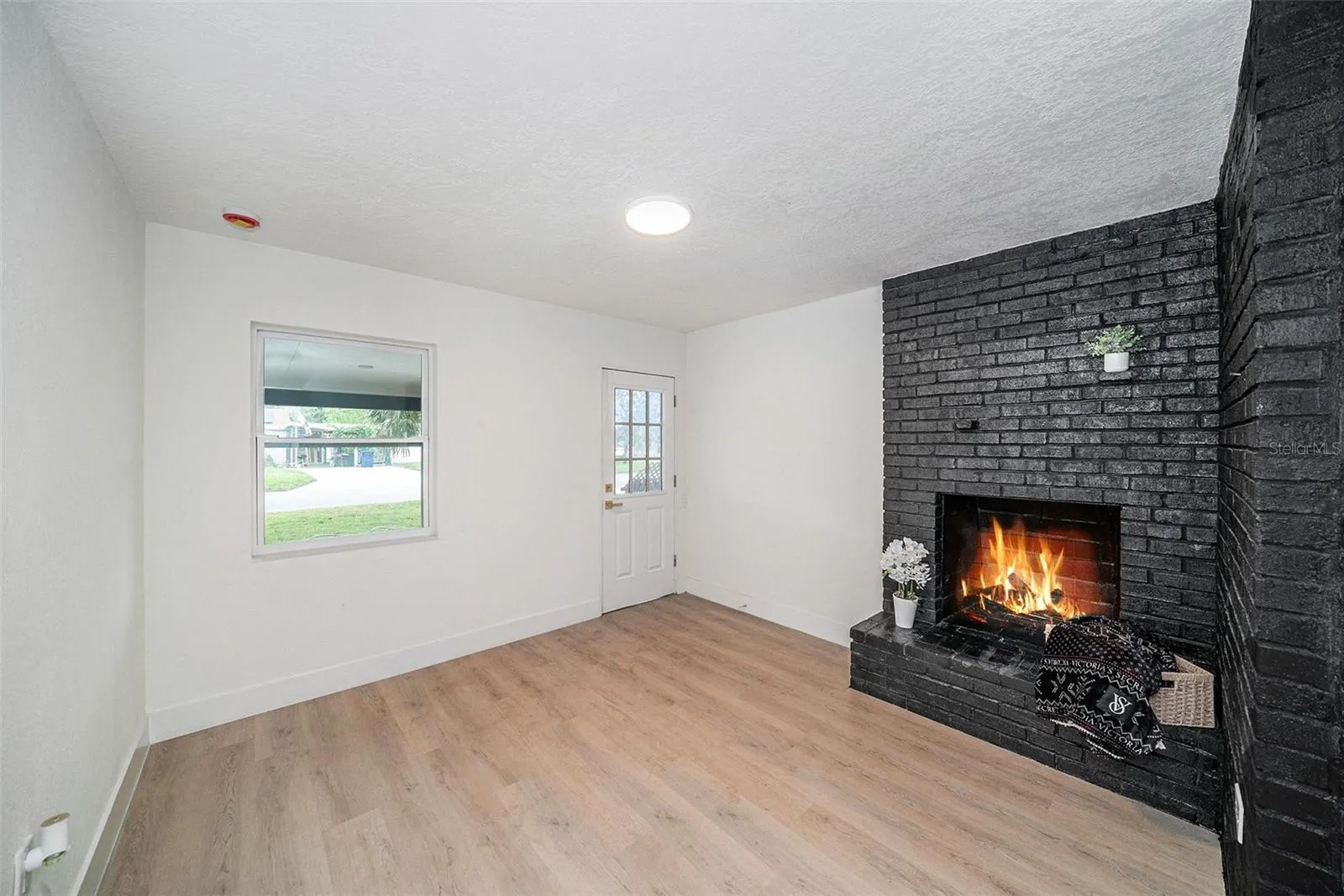 3812 W ROGERS AVE