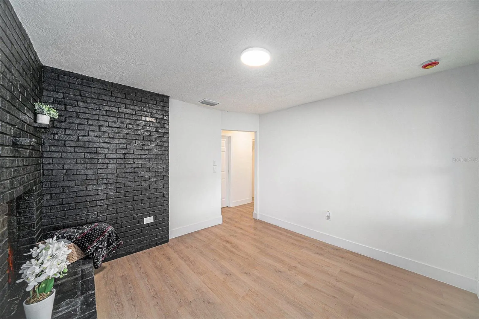3812 W ROGERS AVE
