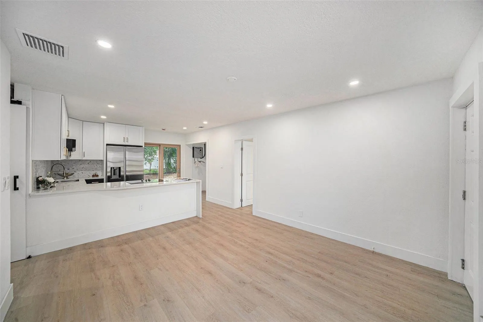 3812 W ROGERS AVE