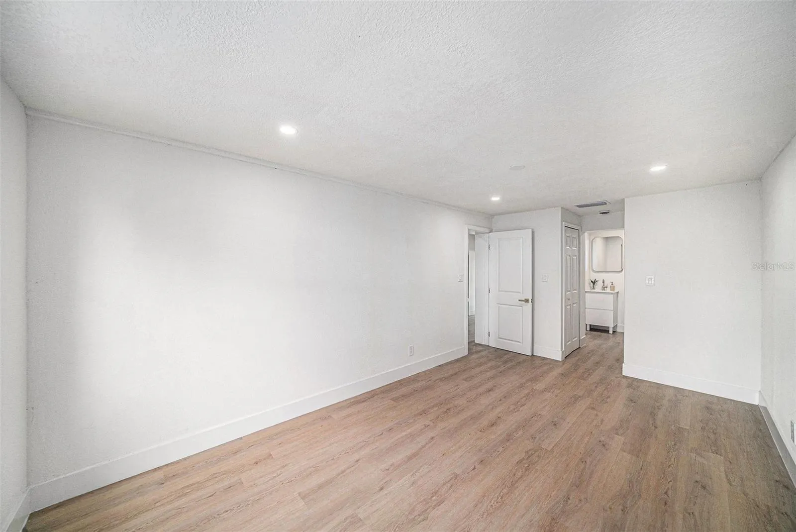 3812 W ROGERS AVE
