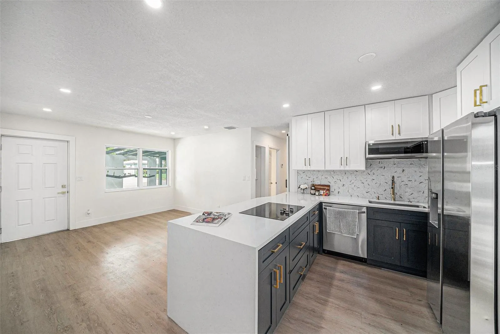 3812 W ROGERS AVE