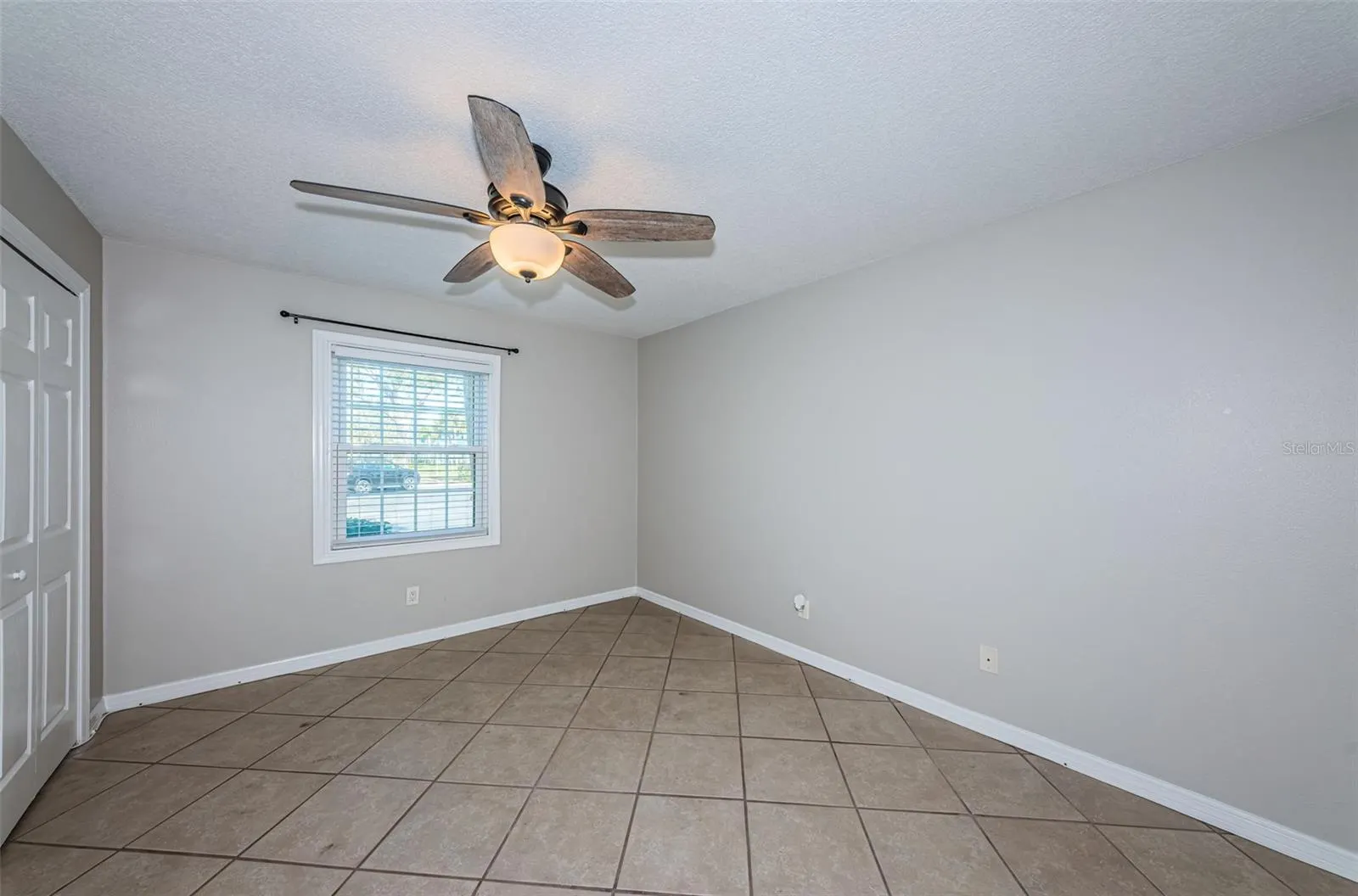 5196 BEACH DR SE #B, #B
