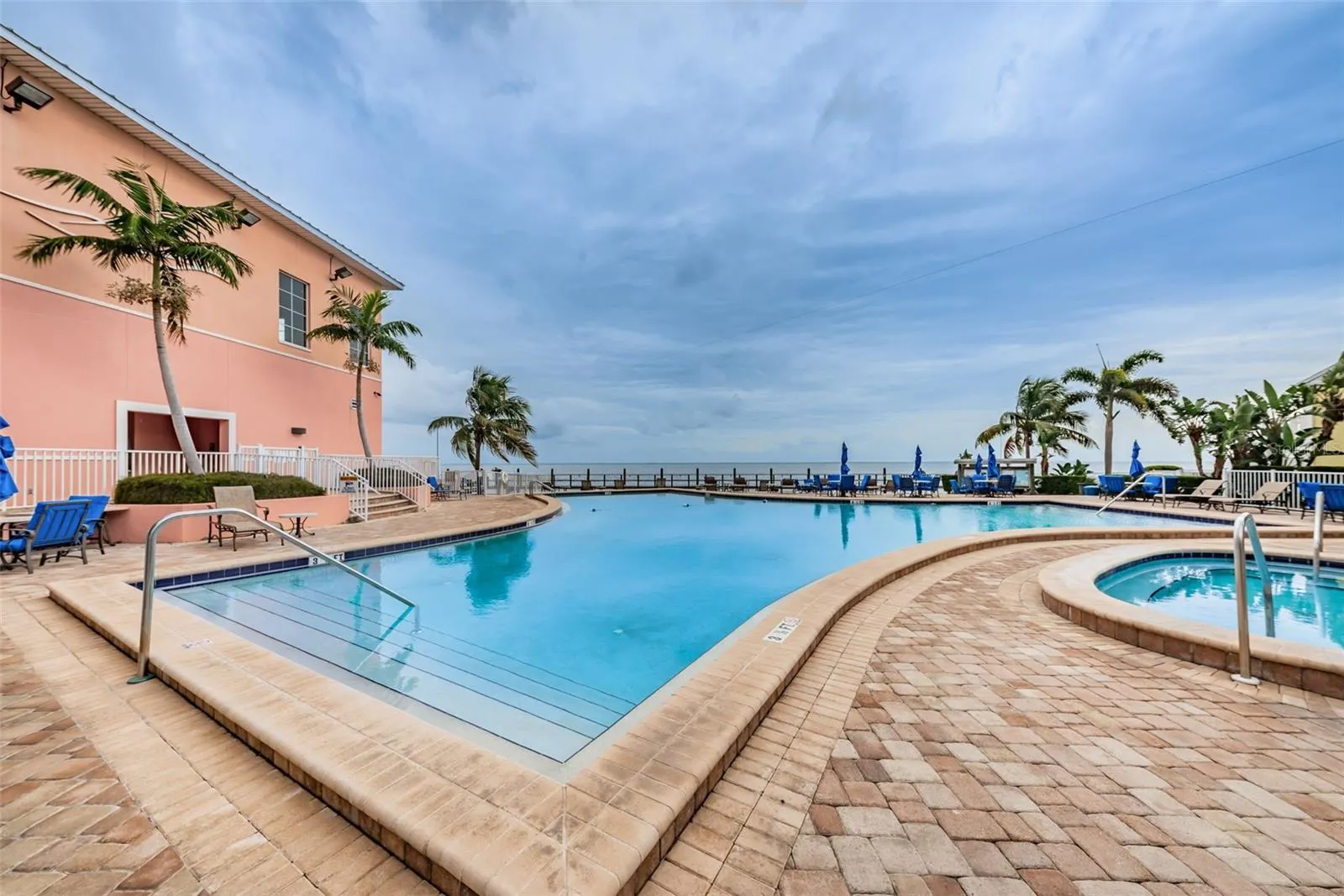 5196 BEACH DR SE #B, #B