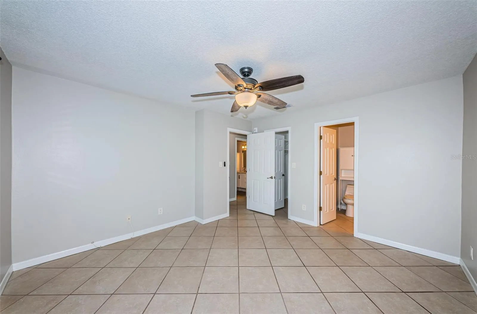 5196 BEACH DR SE #B, #B