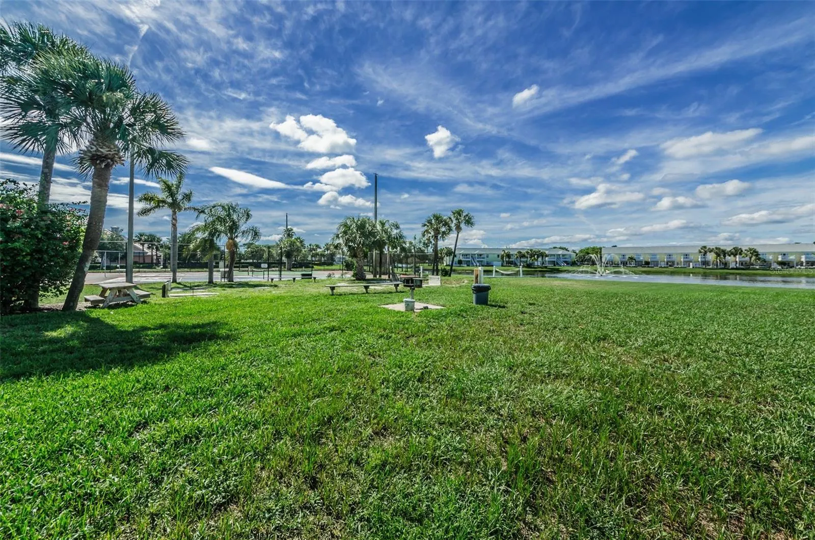 5196 BEACH DR SE #B, #B