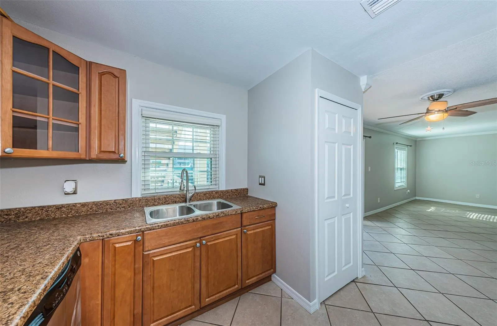 5196 BEACH DR SE #B, #B