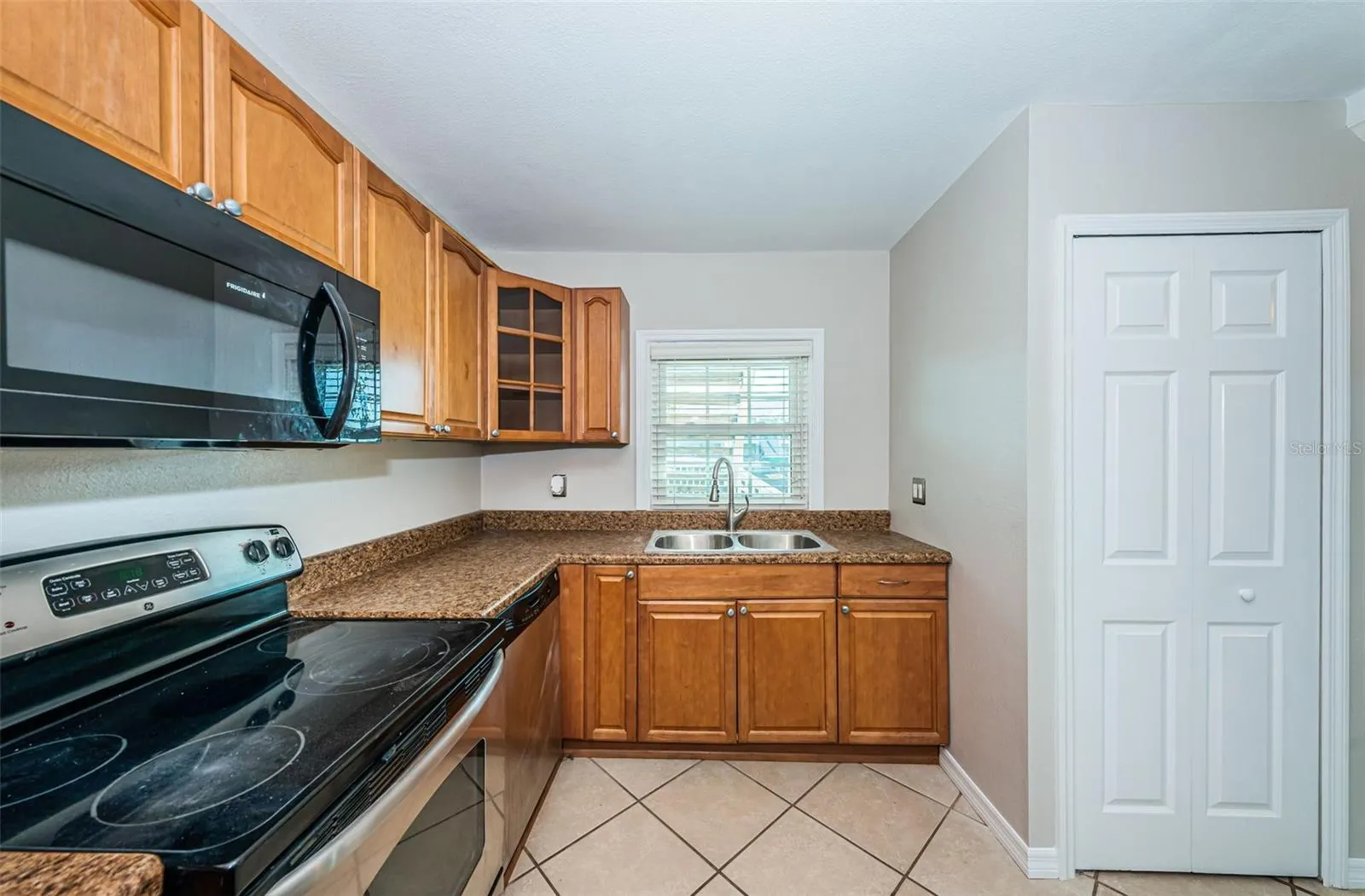 5196 BEACH DR SE #B, #B