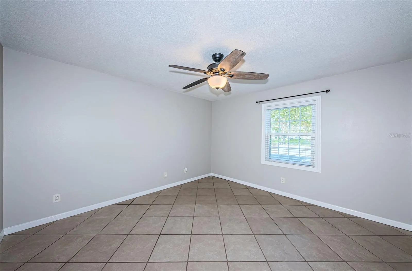 5196 BEACH DR SE #B, #B