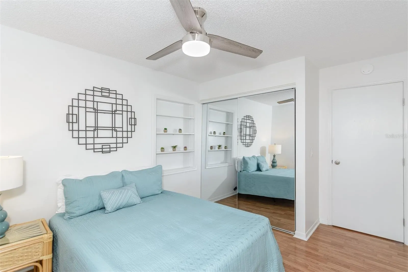 1724 W LAGOON CIR