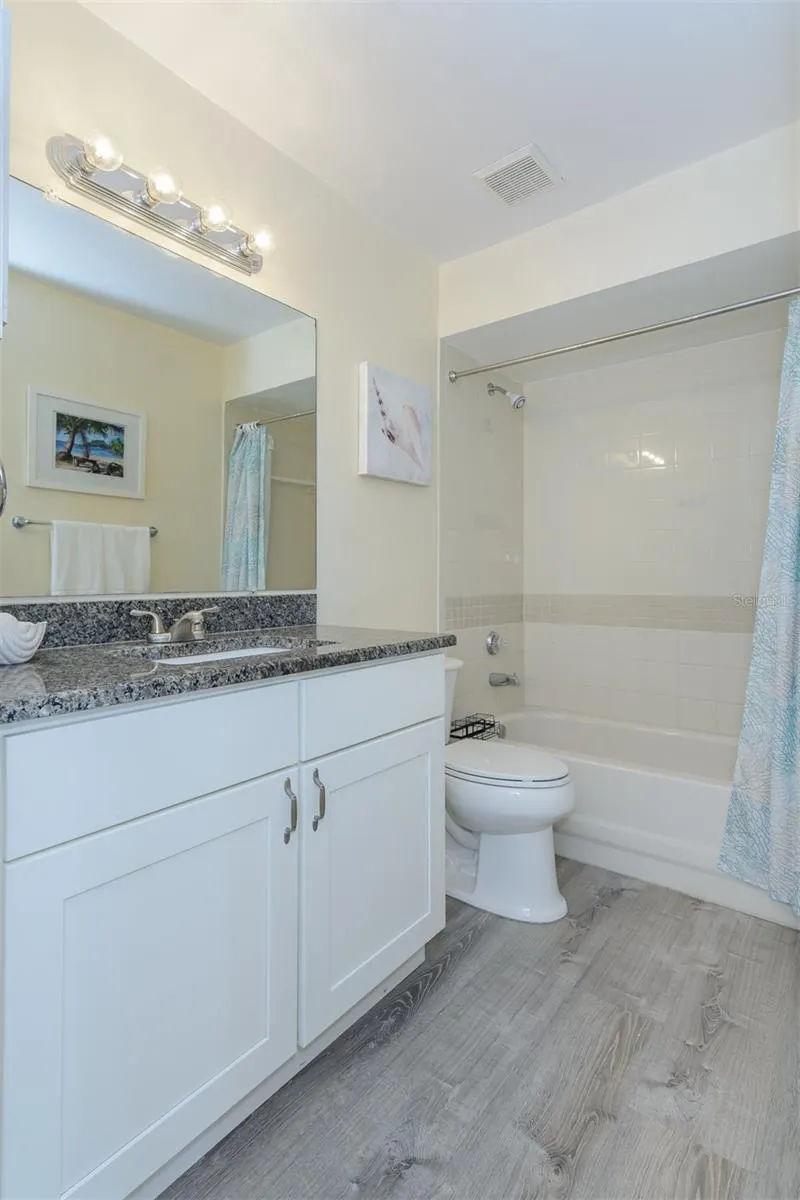 1724 W LAGOON CIR