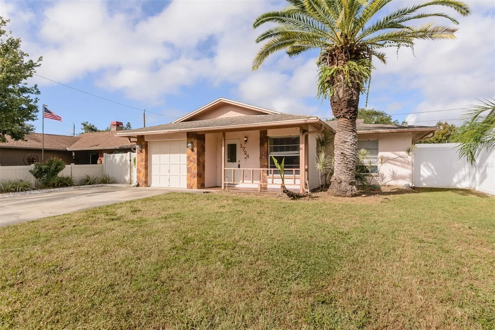 1724 W LAGOON CIR