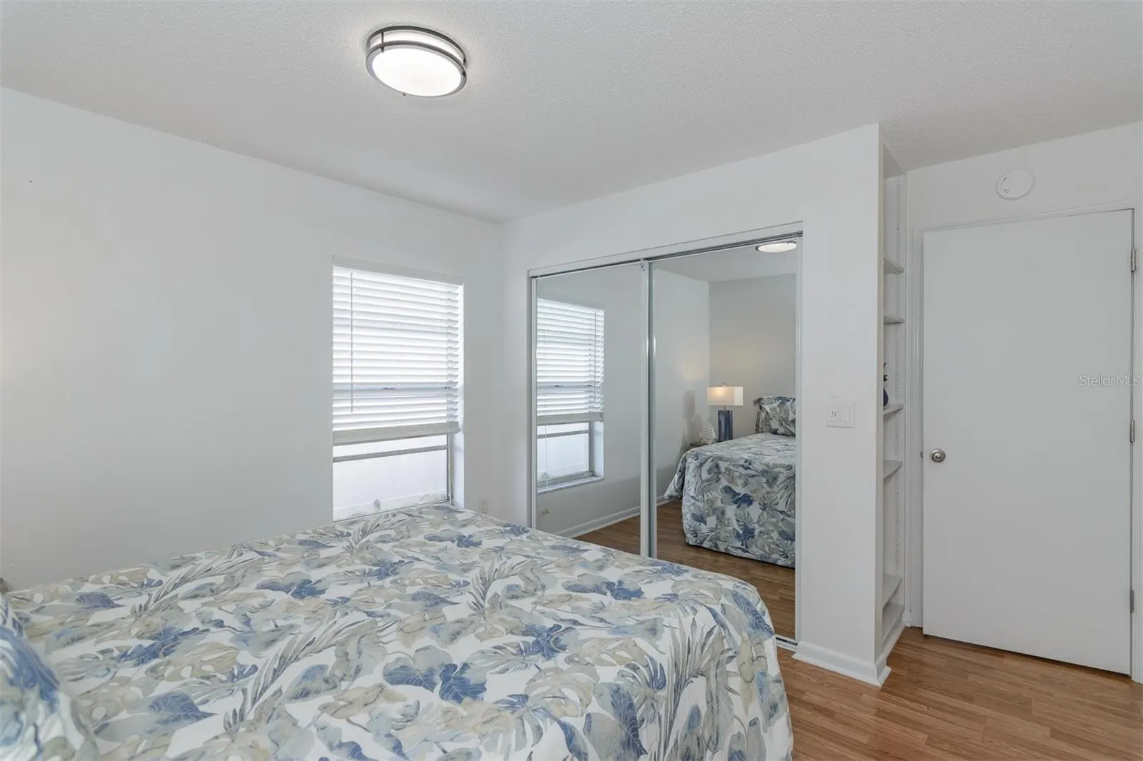 1724 W LAGOON CIR