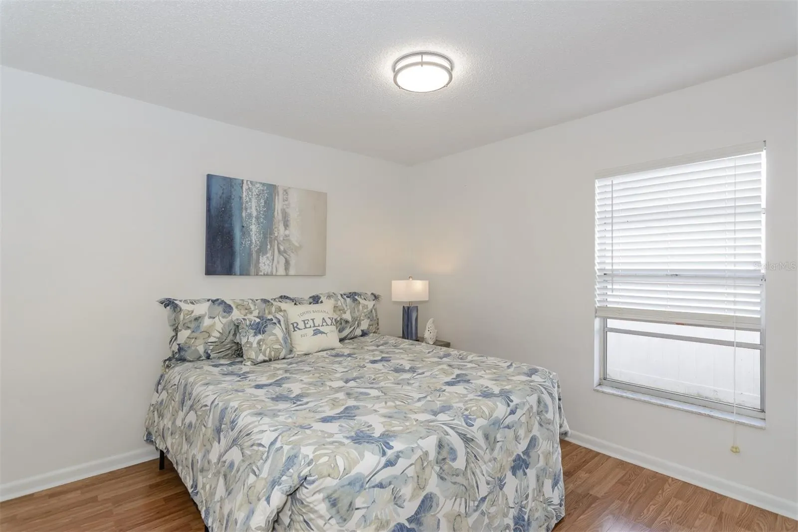 1724 W LAGOON CIR