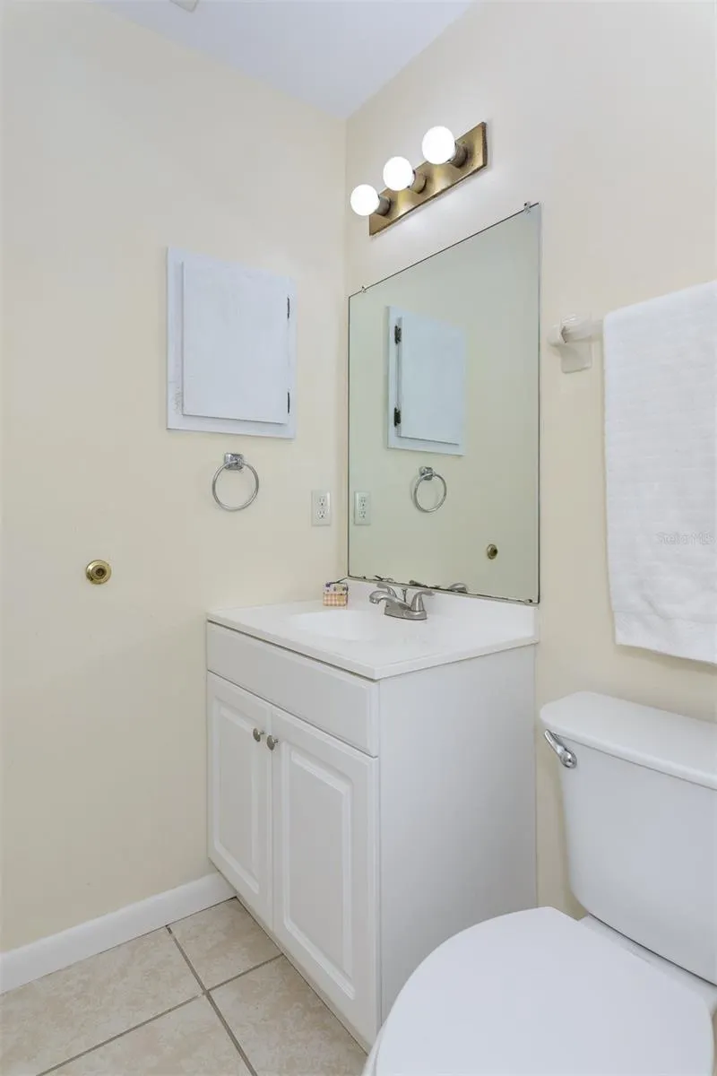 1724 W LAGOON CIR