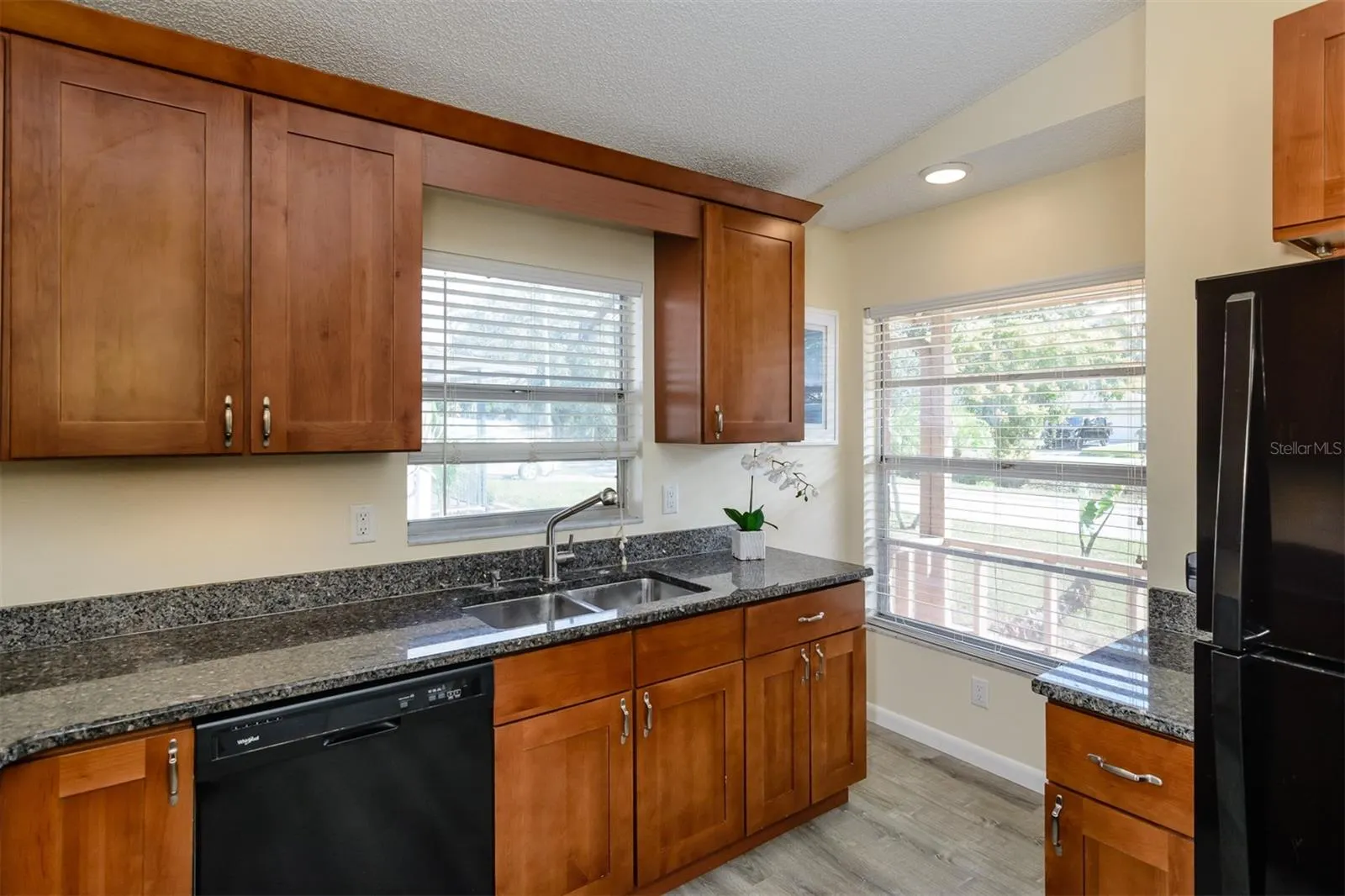 1724 W LAGOON CIR