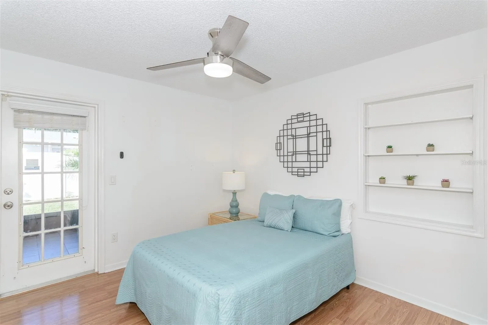 1724 W LAGOON CIR