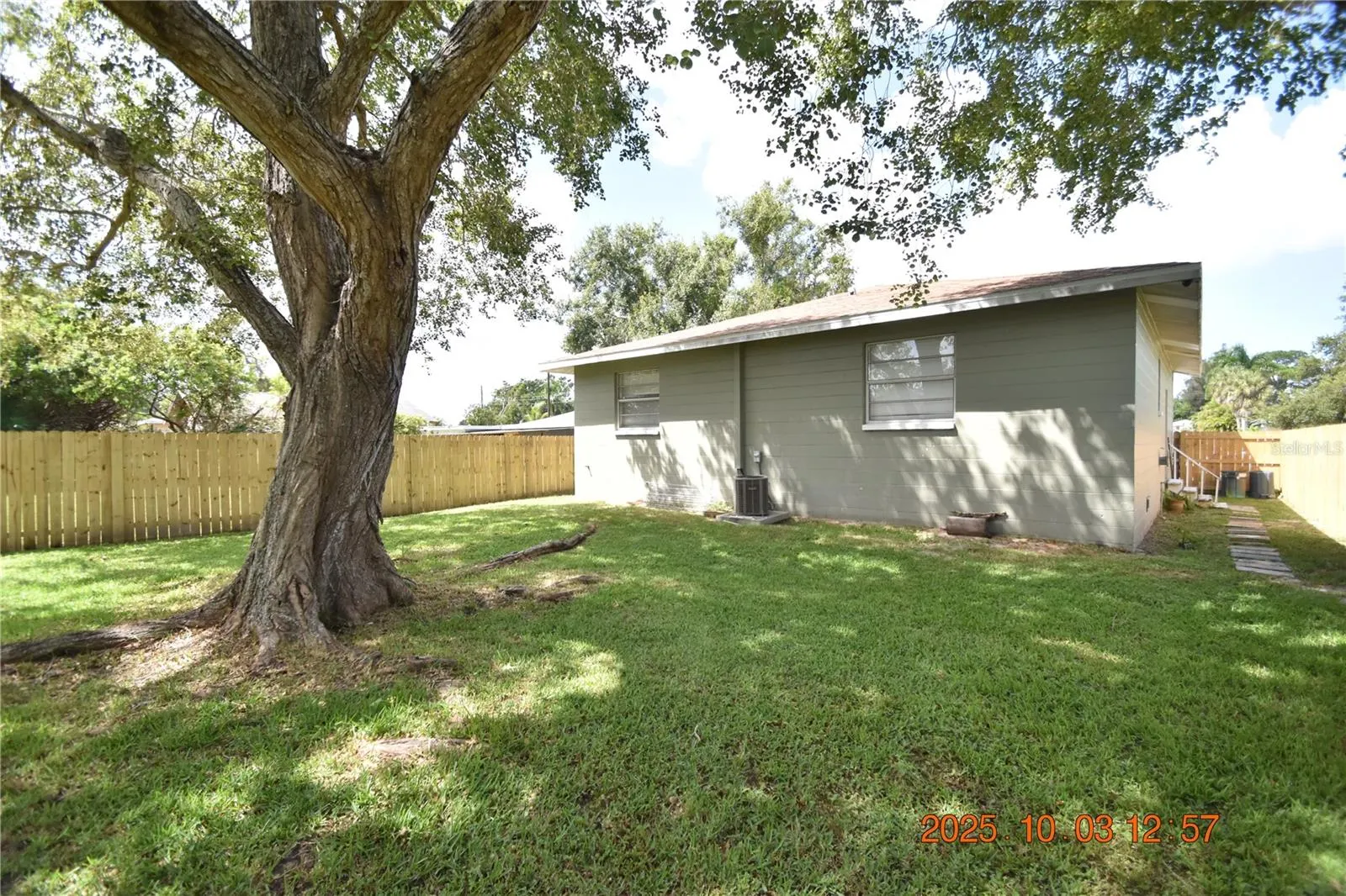 718 OAK ST SW