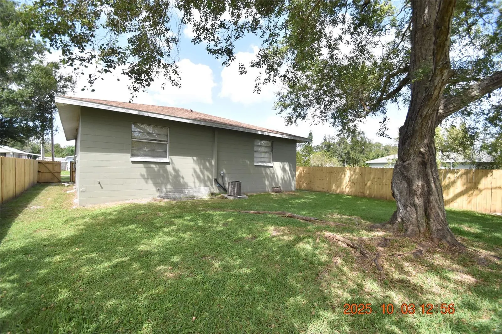 718 OAK ST SW