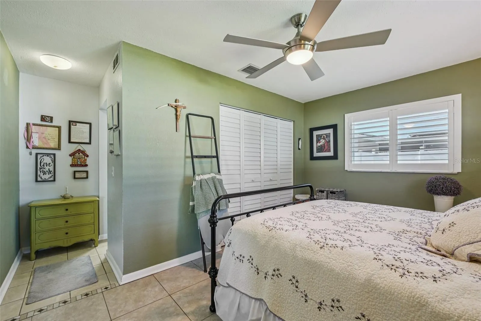 1586 ROSERY RD NE