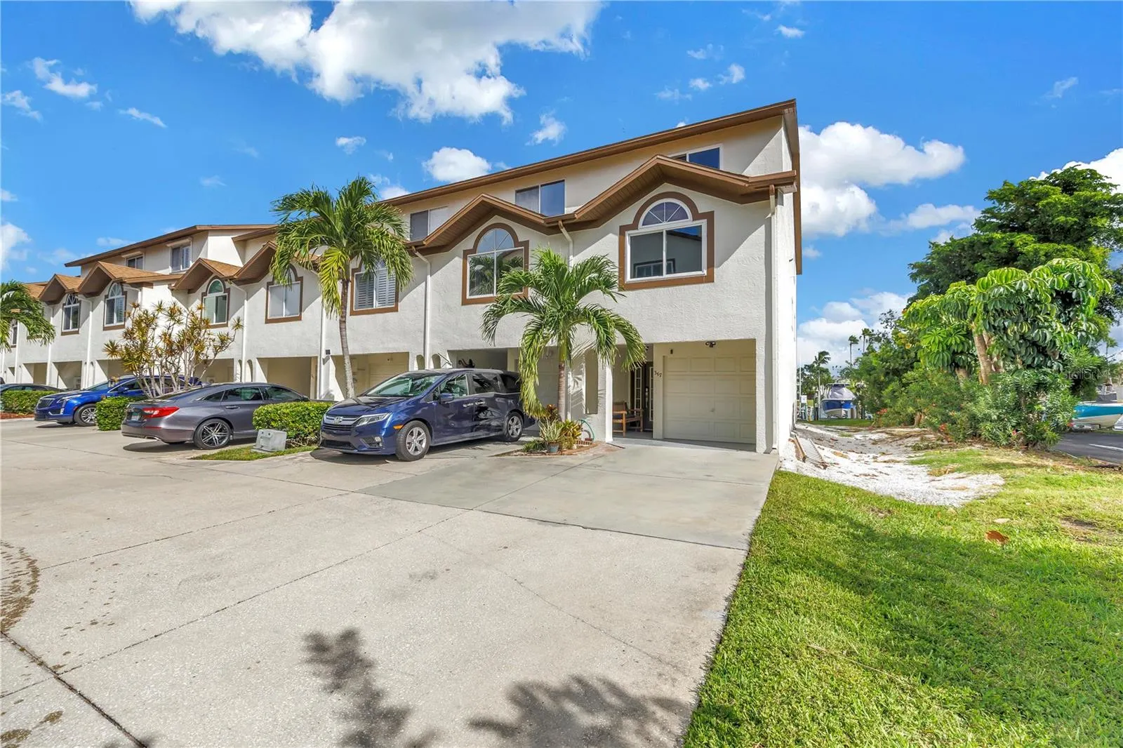 367 MADEIRA CIR