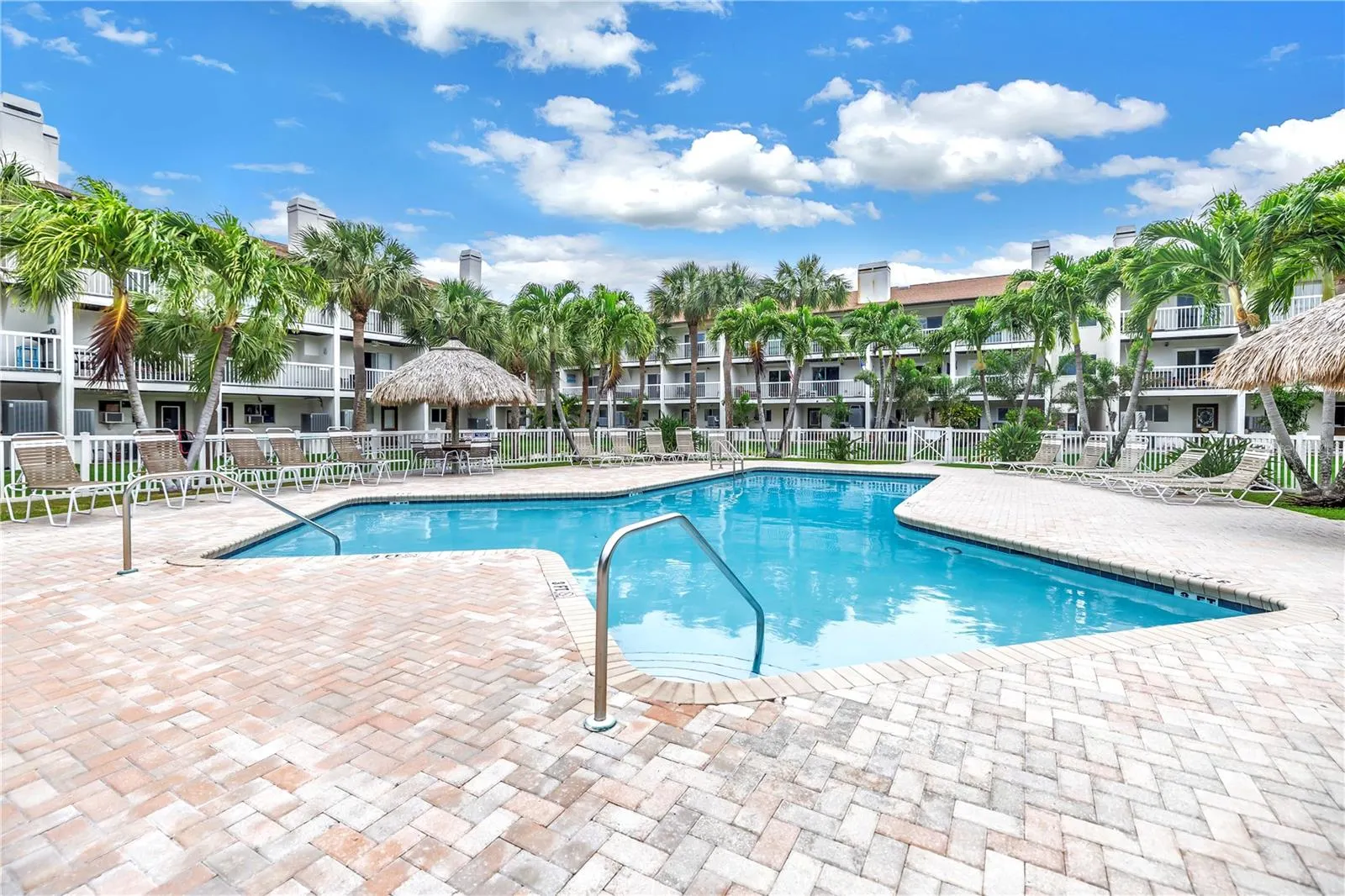 367 MADEIRA CIR