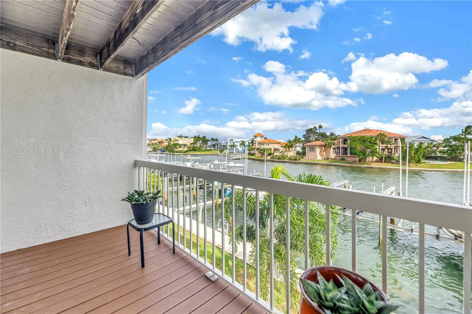 367 MADEIRA CIR