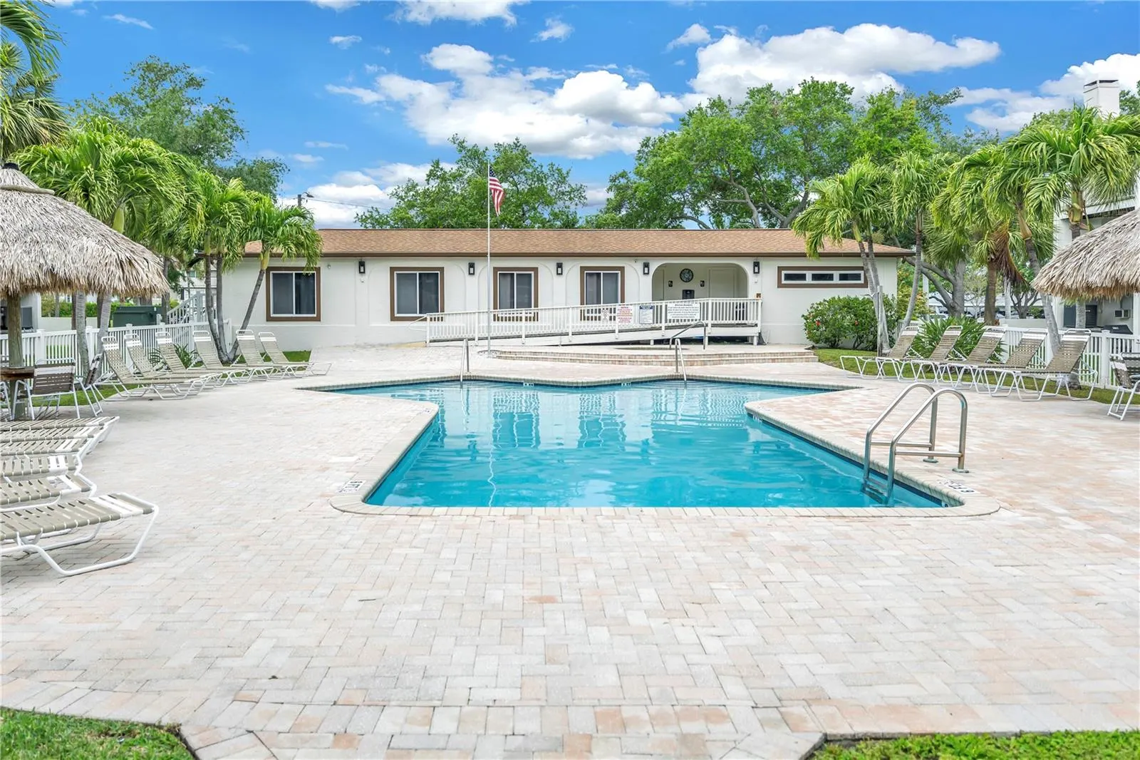 367 MADEIRA CIR