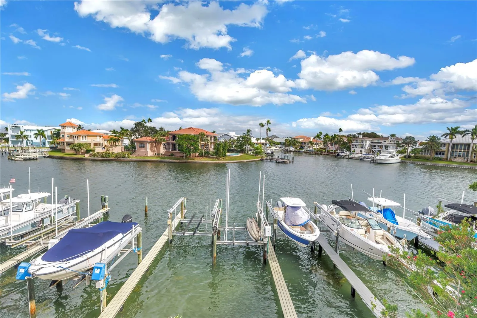 367 MADEIRA CIR