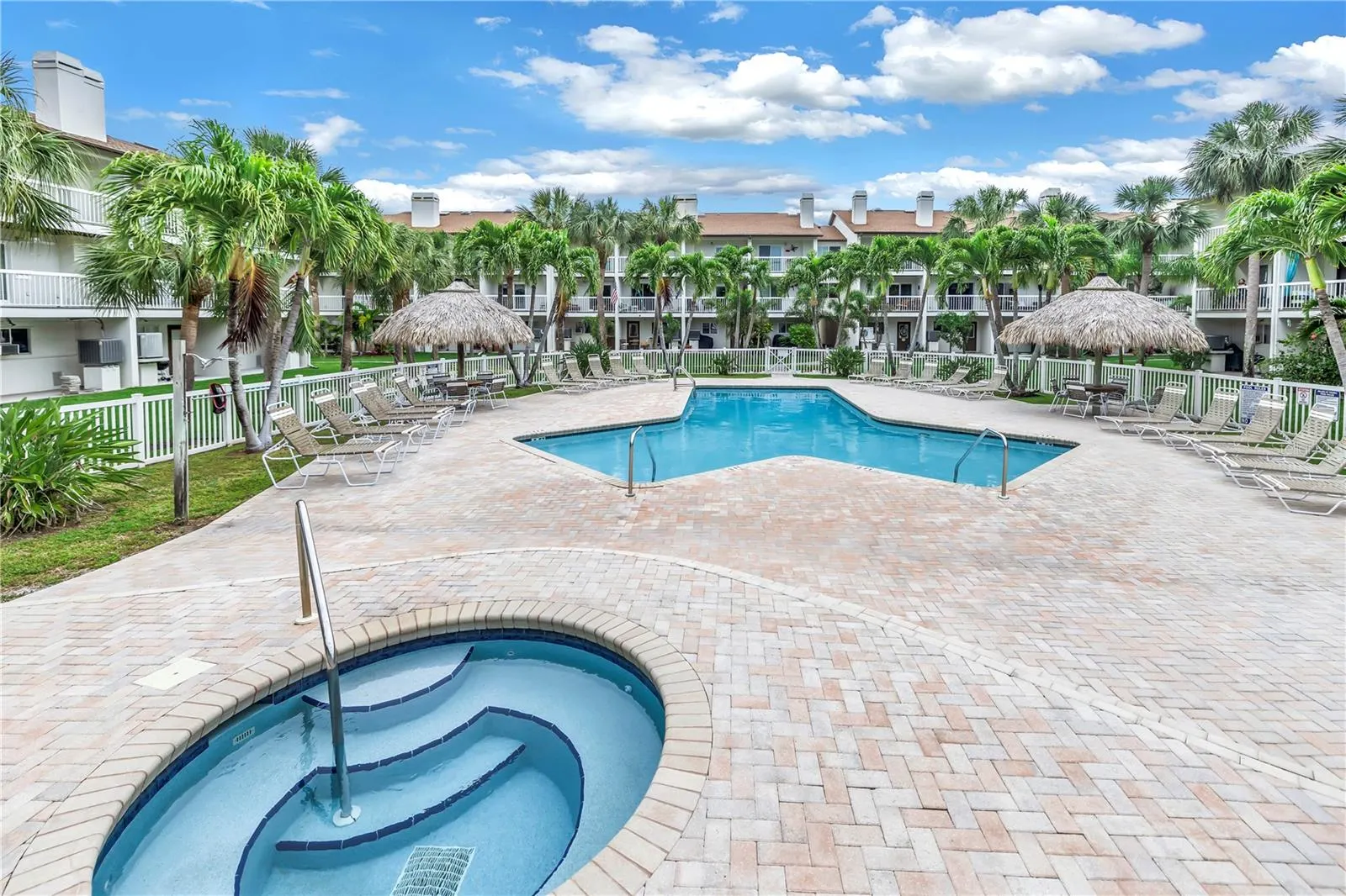 367 MADEIRA CIR