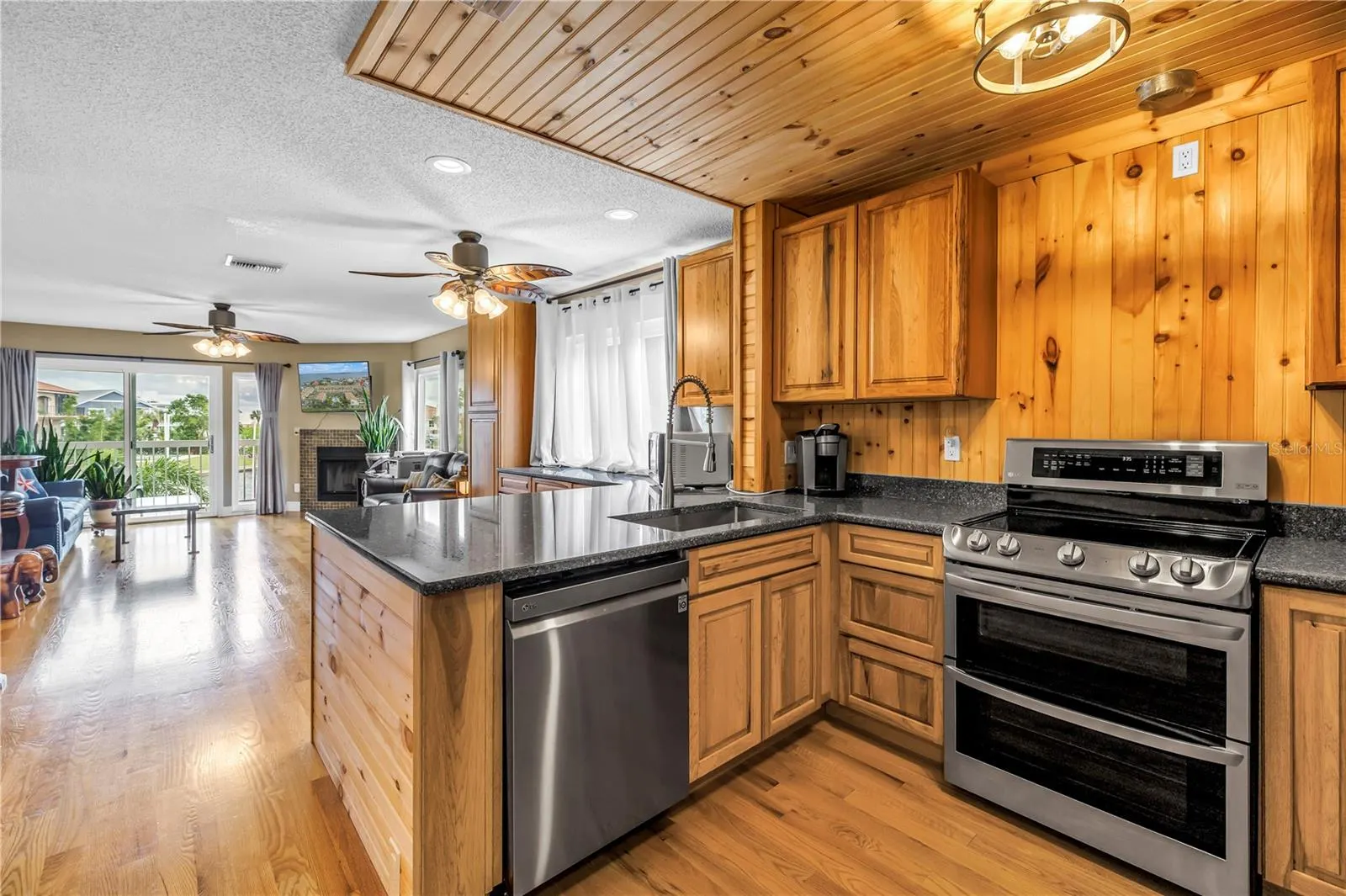 367 MADEIRA CIR