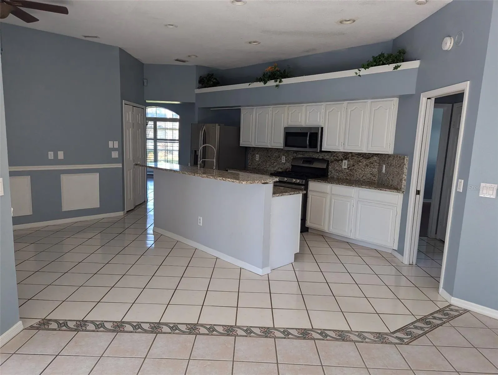 8625 CENTRE CT