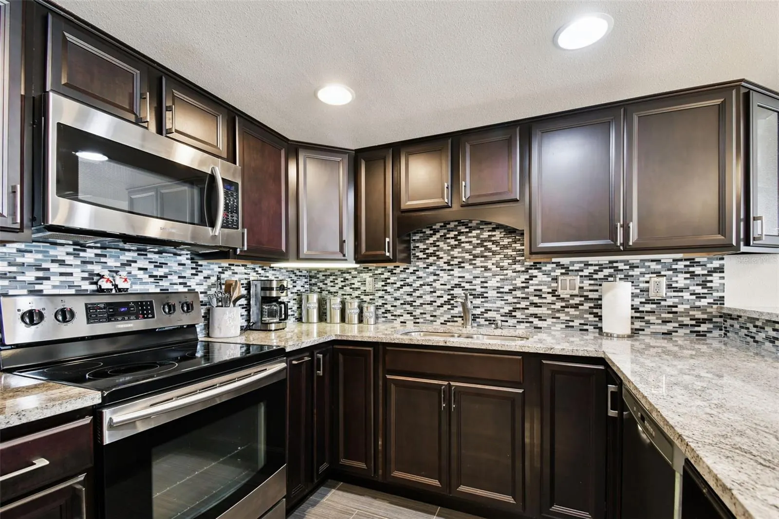 7600 BAYSHORE DR #307, #307