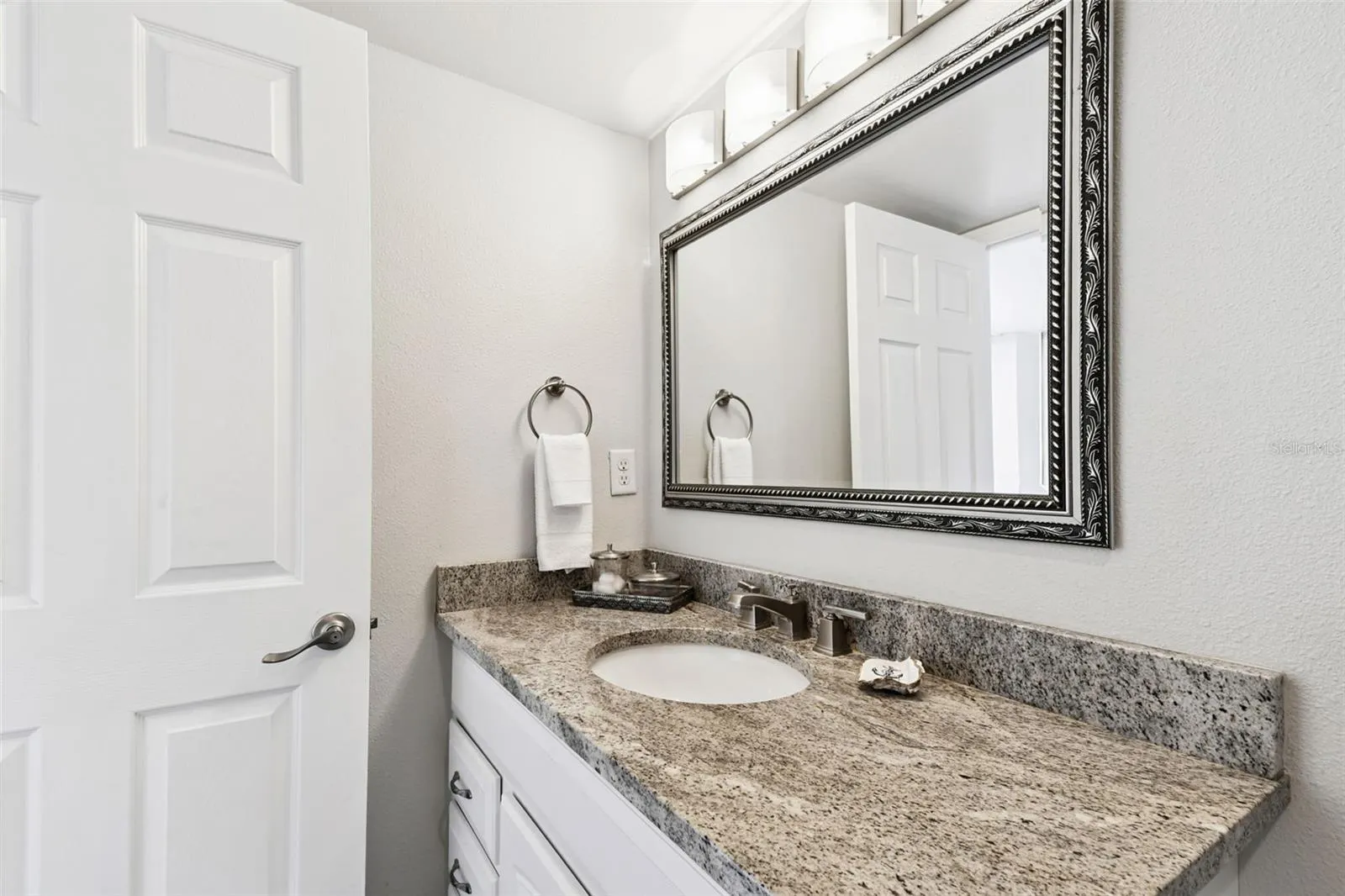 7600 BAYSHORE DR #307, #307