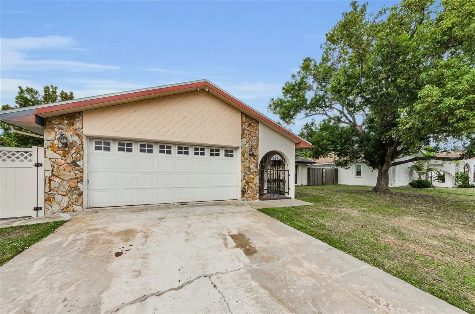 8329 BROKEN WILLOW LN