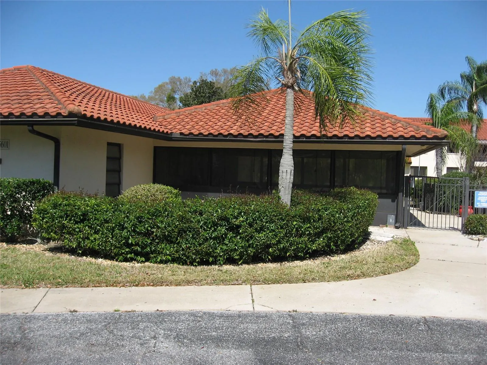 5644 GARDENS DR #102, #102