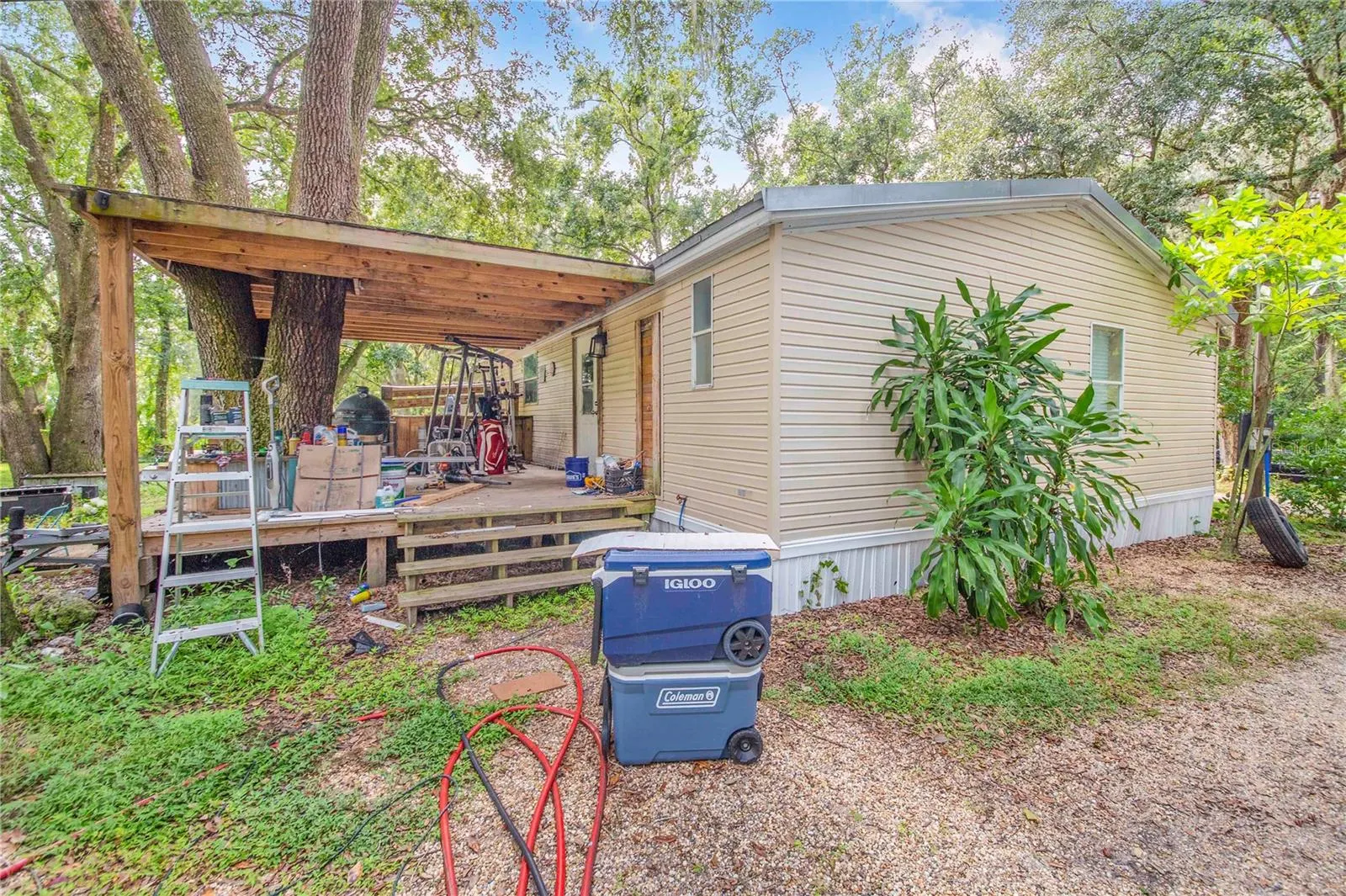 2852 TOM BREWER LN