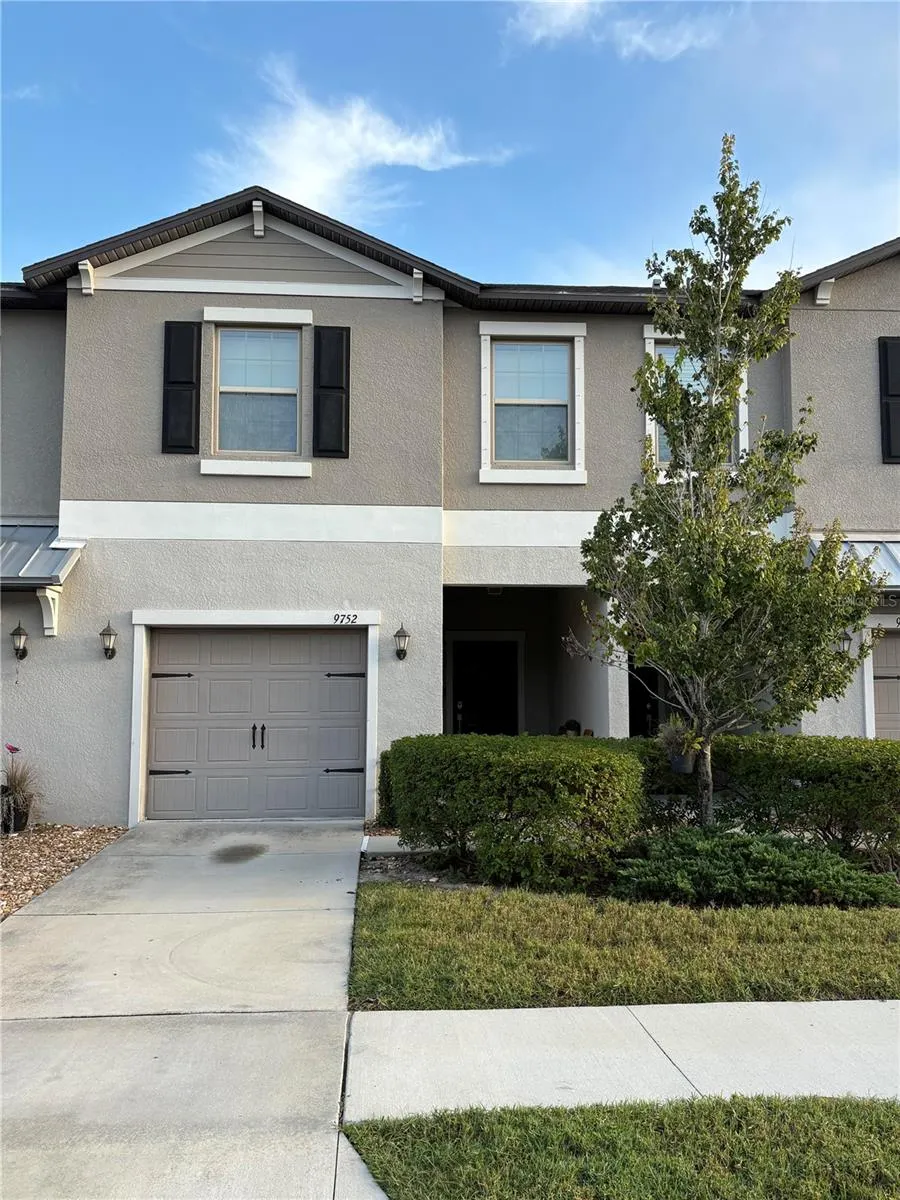 9752 PEMBROOKE PINES DR