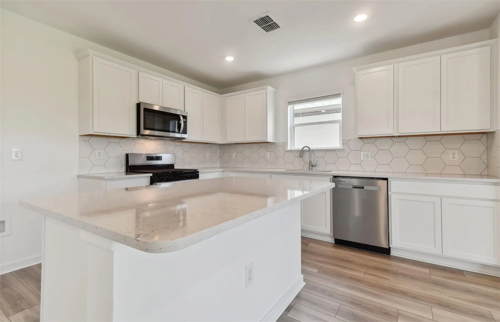 3759 HORNBEAM RD