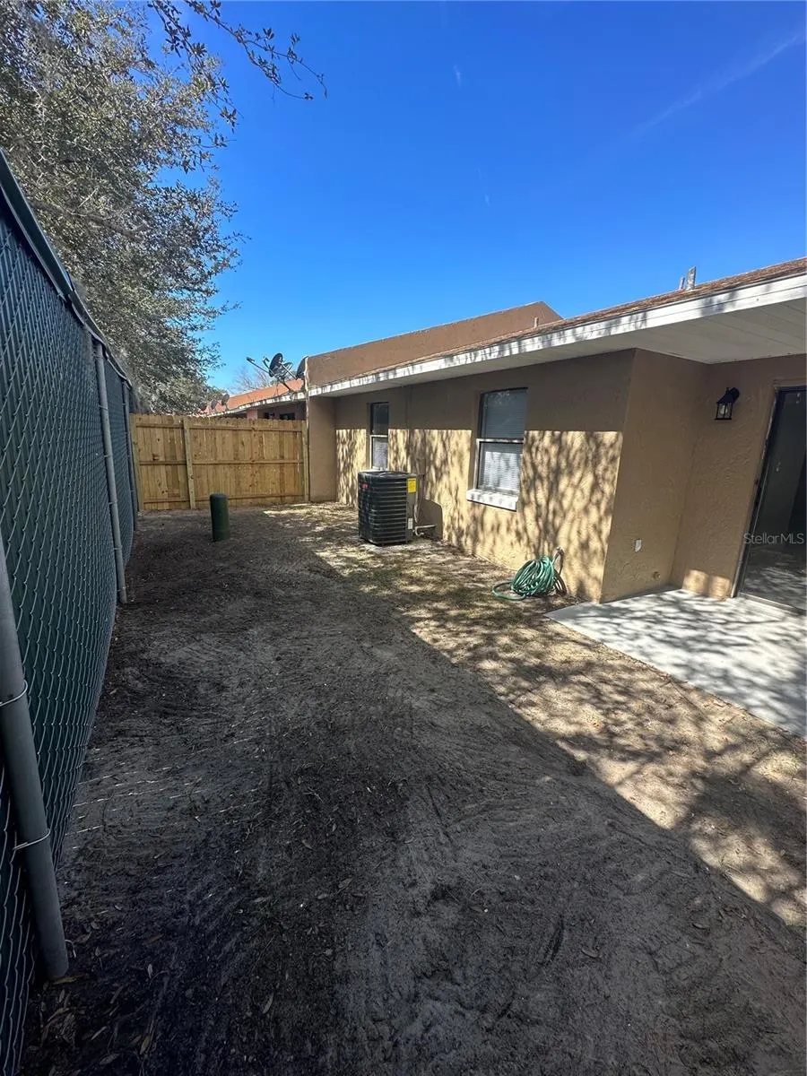 185 LAKESIDE HILLS LOOP