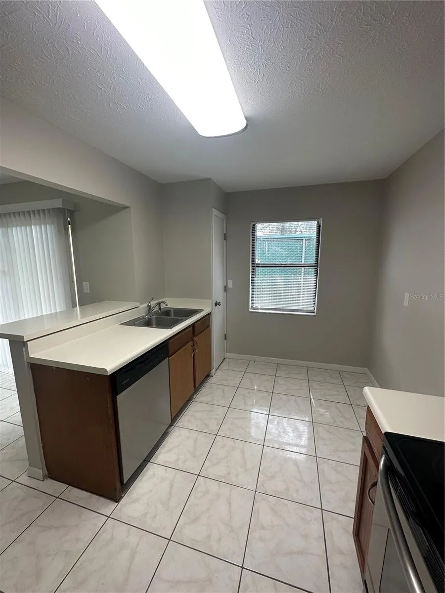 185 LAKESIDE HILLS LOOP