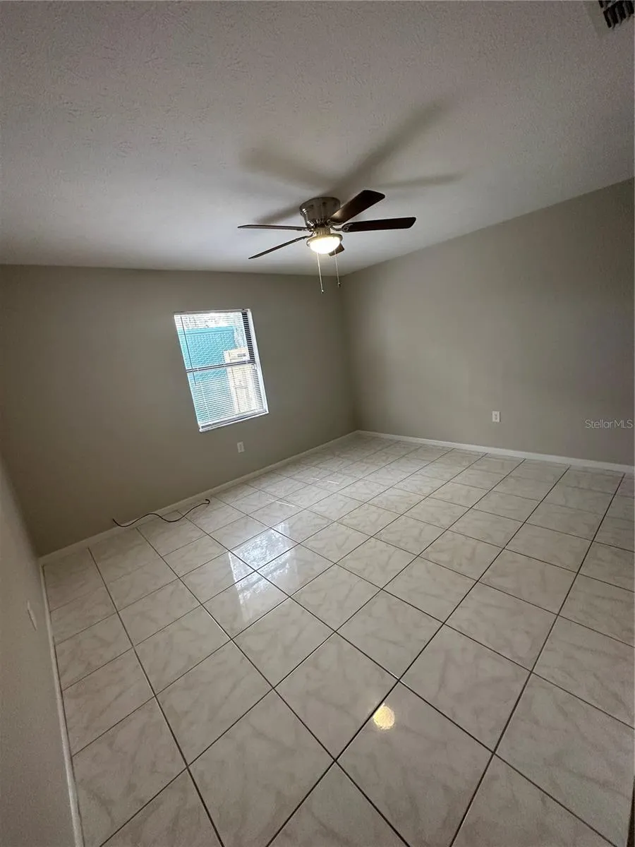 185 LAKESIDE HILLS LOOP