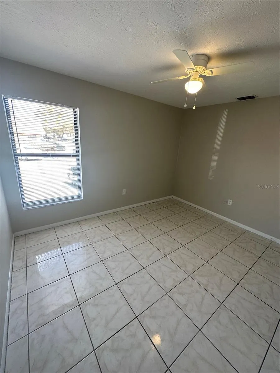 185 LAKESIDE HILLS LOOP