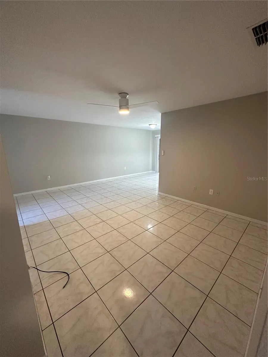 185 LAKESIDE HILLS LOOP